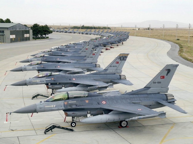 Türkiye’nin aktif olarak 240’a yakın F-16 Fighting Falcon tipi savaş uçağı mevcut .